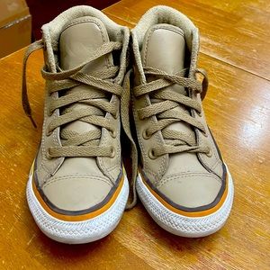Converse all star boot boy size 1